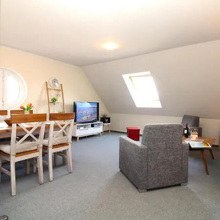 Appartementhaus Ulmenhof 10 * Ostseebad Kühlungsborn